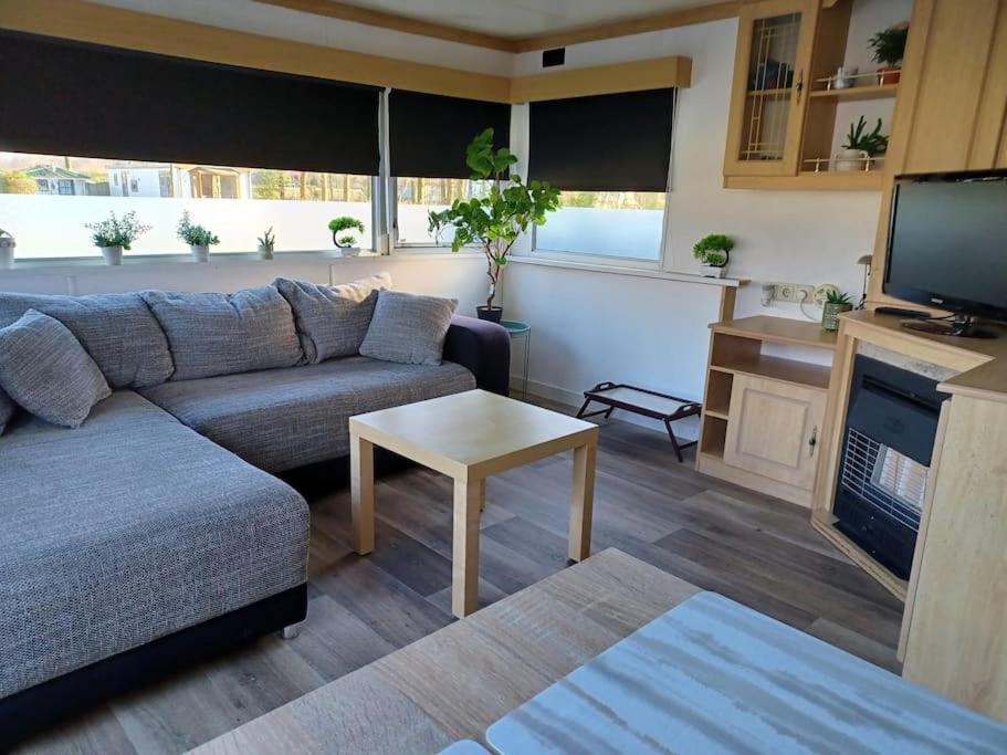 Chalet 14 Met Airco Familiecamping De Tien Heugten Schoonloo Drenthe Exteriér fotografie