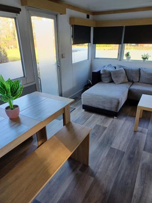 Chalet 14 Met Airco Familiecamping De Tien Heugten Schoonloo Drenthe Exteriér fotografie